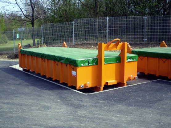 HÜLLENKREMER Containerbau NRW - Entwässerungscontainer - Entwässerungs-Abrollcontainer mit Lochblechen und Roll-Planenabdeckung
