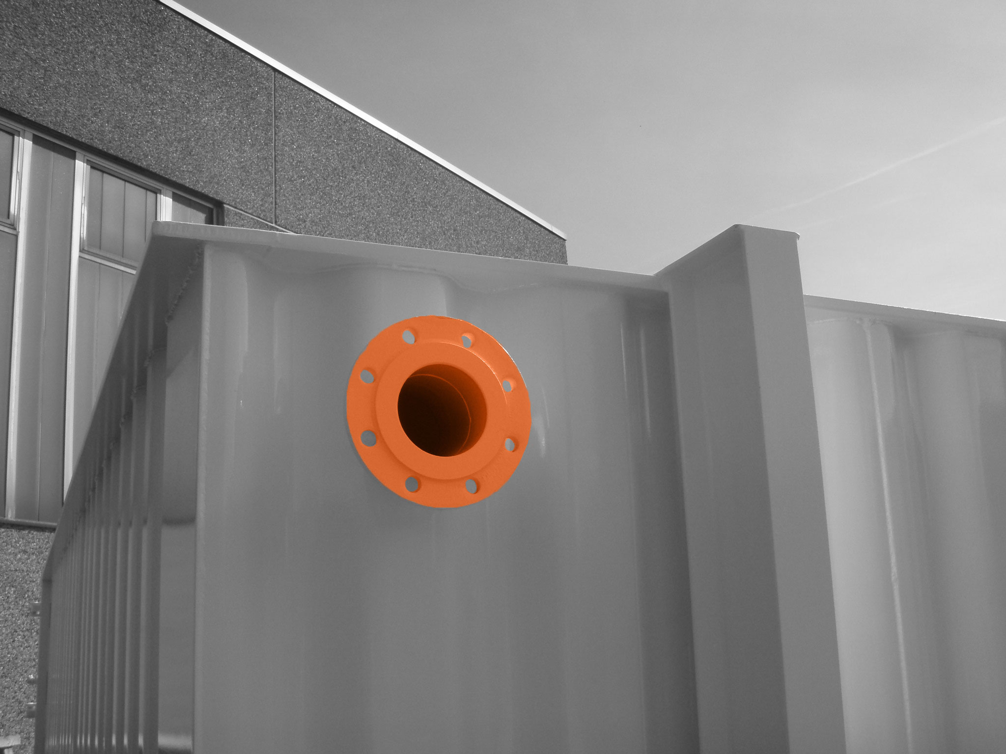 Befüll und Entleerungsanschlüsse in verschiedenen Ausführungen