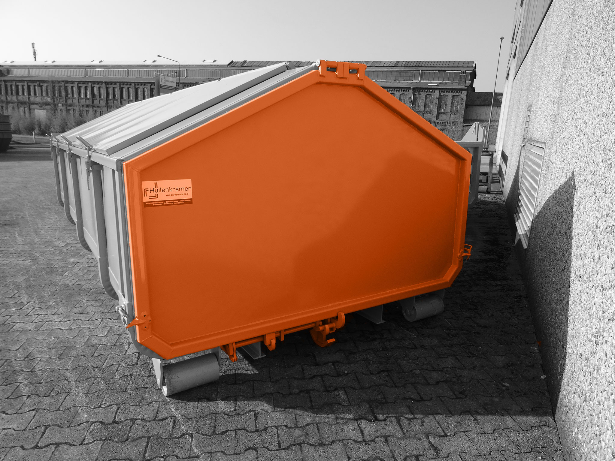 Heckseitige Pendelklappe